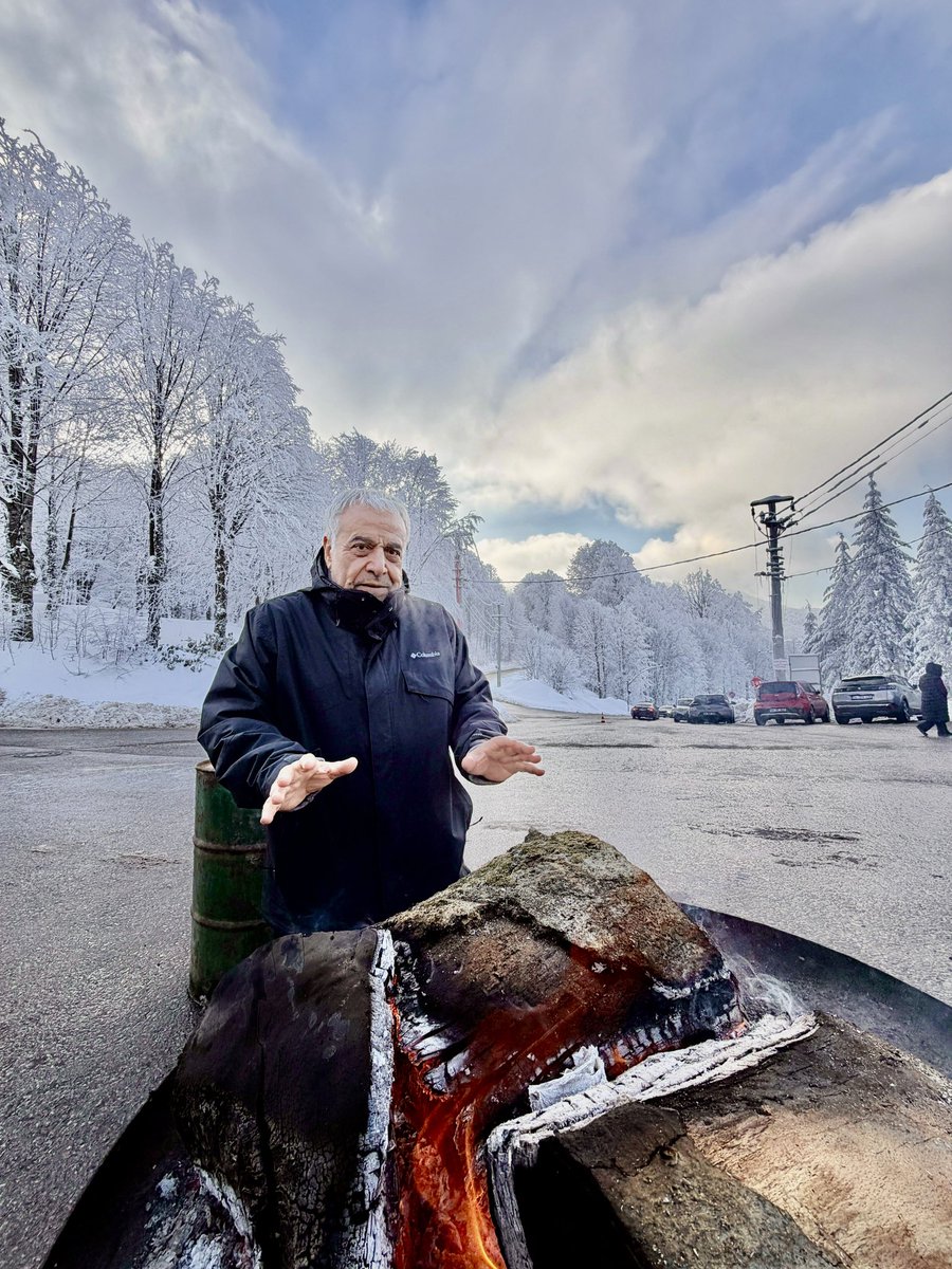 bulentozen44's tweet photo. KALBİMİZE DOKUNAN,
HAYATIMIZA ANLAM KATAN,
UMUDUMUZU KIRMAYAN, "İYİ Kİ VAR" DEDİĞİMİZ,
TÜM GÜZEL DOSTLARA SELAM OLSUN..
GÜZEL BİR HAFTA DİLEKLERİM İLE
BÜLENT ABDULLAH ÖZEN https://t.co/29mp183Qi5