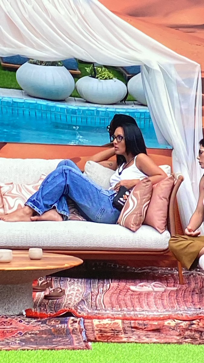 kmunizcomenta's tweet image. a maxiane: “se ela (ana paula) vinher me atacar eu falo logo que o lugar dela não é aqui, é numa camisa de força numa clínica psiquiátrica, deve ser por isso que leva tanto hate, tem tanto medo de hate”

quero ver ela falar isso na cara dela mesmo kkkk #BBB26