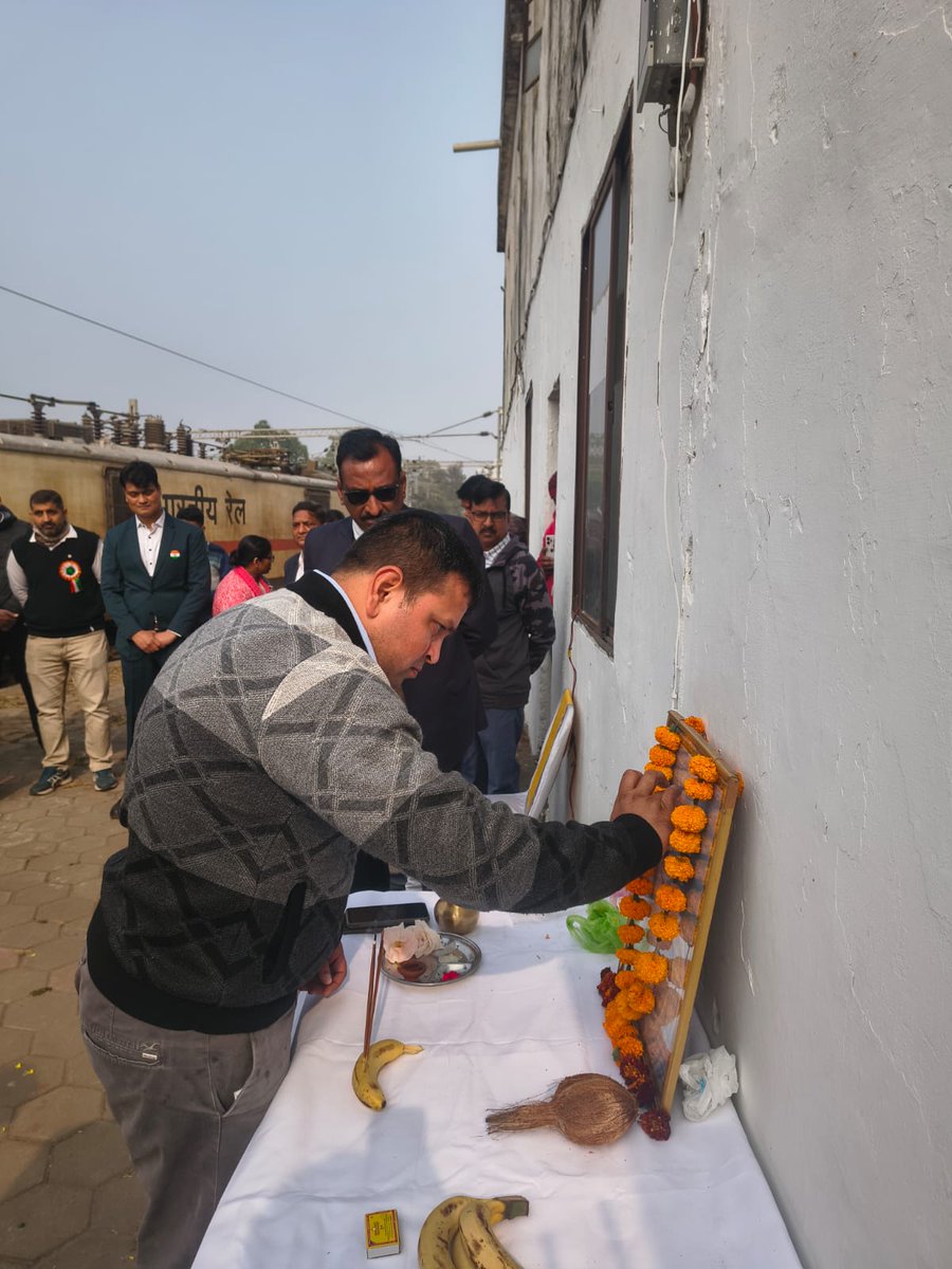 #RepublicDay2026 वरिष्ठ मंडल वाणिज्य प्रबंधक  भोपाल श्री सौरभ कटारिया  ने फहराया रानी कमलापति रेलवे स्टेशन स्थित पार्सल कार्यालय में तिरंगा | <a href="/BhopalDivision/">DRM BHOPAL</a>