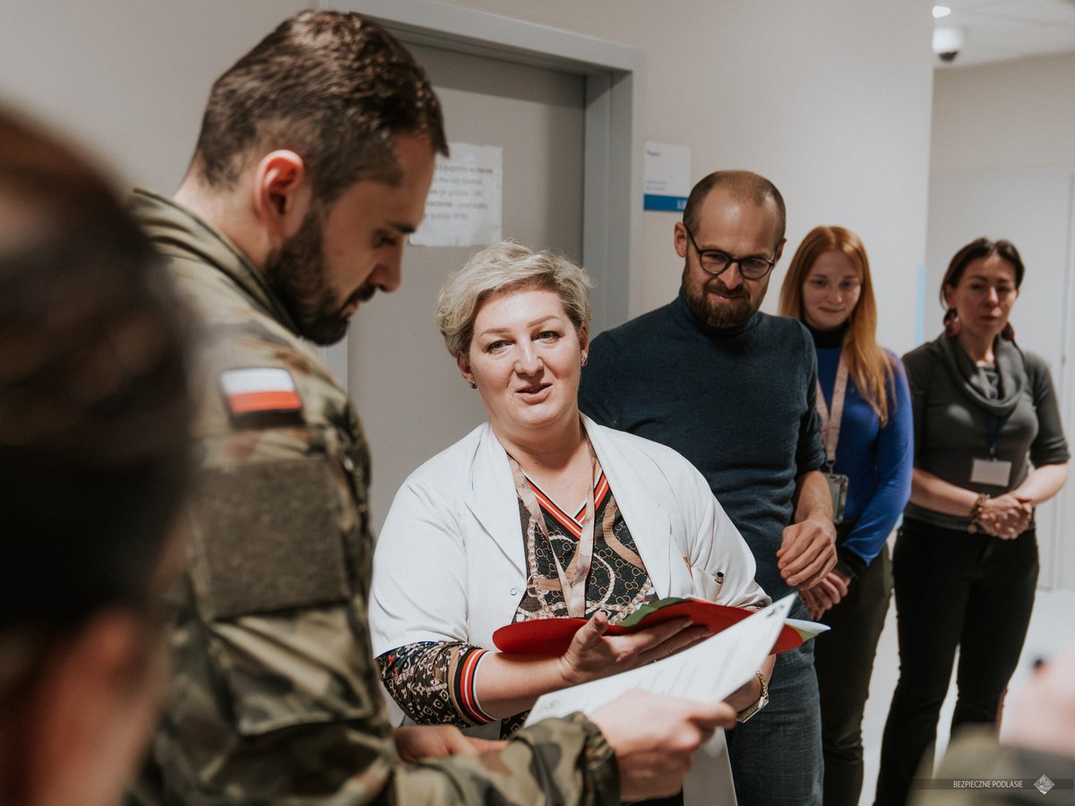 16Dywizja's tweet photo. Żołnierze #16DZ z #9BBKPanc, #15pplot, #16psap odwiedzili Szpital Dziecięcy w Białymstoku! 🎁 To coś więcej niż prezenty – to chwile radości i uśmiechu dla małych pacjentów. Jesteśmy tam, gdzie potrzebne jest wsparcie i serce🫶 https://t.co/QzHfT2oyZB