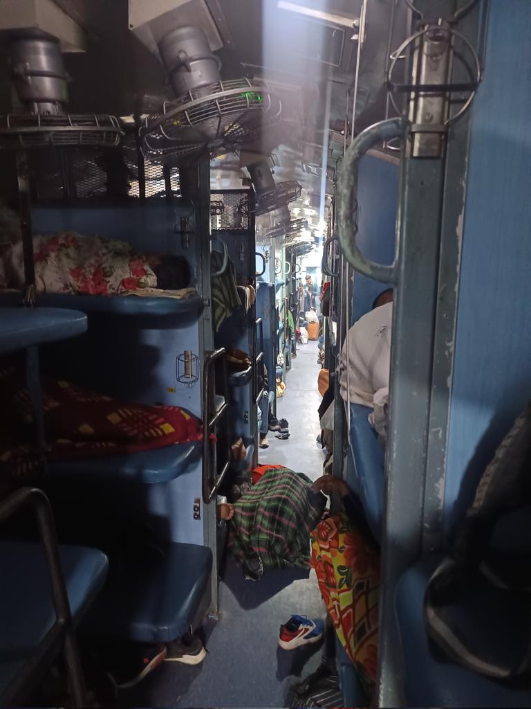Krishna35129334's tweet photo. Travelled from Jabalpur to Jhansi in Train No. 22181 (Sleeper Class).
Reserved coaches were overcrowded, many unauthorized passengers, and no TTE checked tickets during the entire journey.
This is unacceptable. Please take action.
@RailMinIndia @IRCTCofficial @RailSeva @drm_jbp https://t.co/Su0hYXLhR7