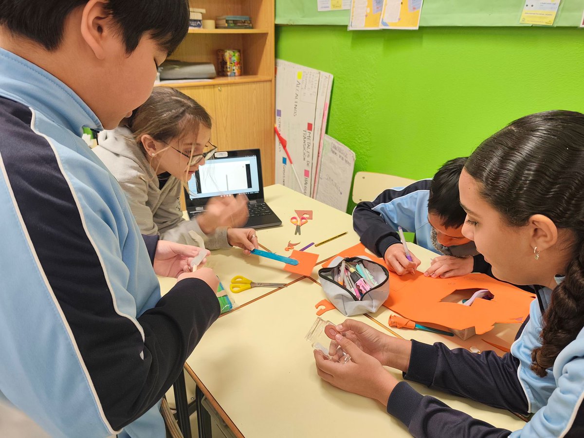 csanalfonso's tweet image. Entre semilleros, estaciones meteorológicas, lombrices 🪱 y perlitas  🤩 vamos preparando nuestro #miniinverdadero. ¿Saldrán tomates?  ¿Lechugas? ¡Pronto lo sabremos!
#VerdeBendito
#ABP #1ESO 
#colegiosHHCC