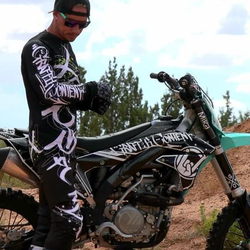 ShredShades's tweet image. Before the chaos, there’s focus.
🕶️⚡🤘
⠀
#shredshades #sunglasses #shredeverything #dirtbike