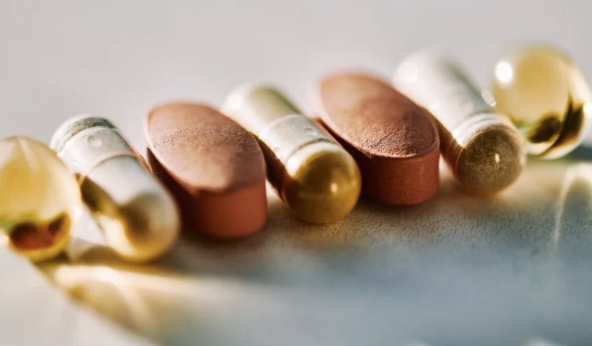 건강 루틴, 꼭 복잡해야 할까요? 🤍
사실 시작은 아주 심플해도 충분해요.
bit.ly/45iHrPf

✔️ 멀티비타민
✔️ 오메가-3
✔️ 비타민 D

이 기본 3종만 잘 챙겨도
데일리 건강 루틴의 뼈대는 완성 💊✨

내 라이프스타일에 맞는
현실적인 건강 루틴, 지금 바로 알아보세요 👉

#건강루틴