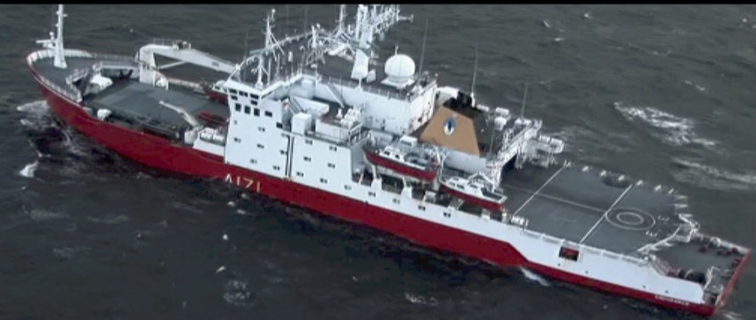 NavyLookout's tweet photo. .@ShipWrektPod chats to @TomSharpe134  about his career at sea and how he and his ship's company saved HMS Endurance.

https://t.co/7UqUudRWe4 https://t.co/TsOWMqPk8E