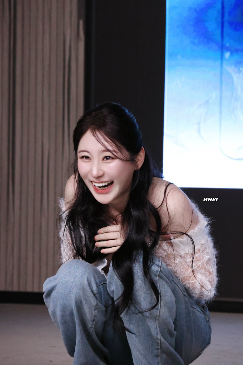 20260124 Wuhan <Bravo Girls> FM

공 던지다 실수했네…
에라 모르겠다, 일단 웃자 😆

#이채연 #LEECHAEYEON #李彩演 #イチェヨン 
#李彩演武汉见面会 <a href="/official_LCY/">이채연(LEE CHAE YEON) Official</a>