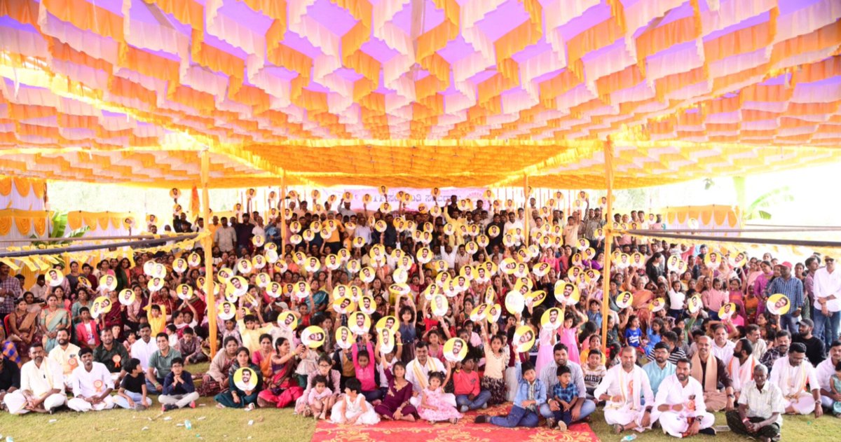BangaloreTDP's tweet photo. బెంగుళూరు టీడీపీ ఫోరం ఆధ్వర్యంలో జరిగిన సంక్రాంతి సంబరాలలో భాగంగా ఈ 23 వ తేదిన పుట్టినరోజు జరుపుకున్న విద్య మరియు ఐటీ శాఖ మంత్రి వర్యులు శ్రీ @naralokesh  గారికి జన్మదిన శుభాకాంక్షలు తెలియజేసిన బెంగుళూరు టీడీపీ ఫోరం కుటుంబ సభ్యులు...
#TeamBTF 
#BangaloreTDPForum 
#BTFSankranthiSambaralu2026