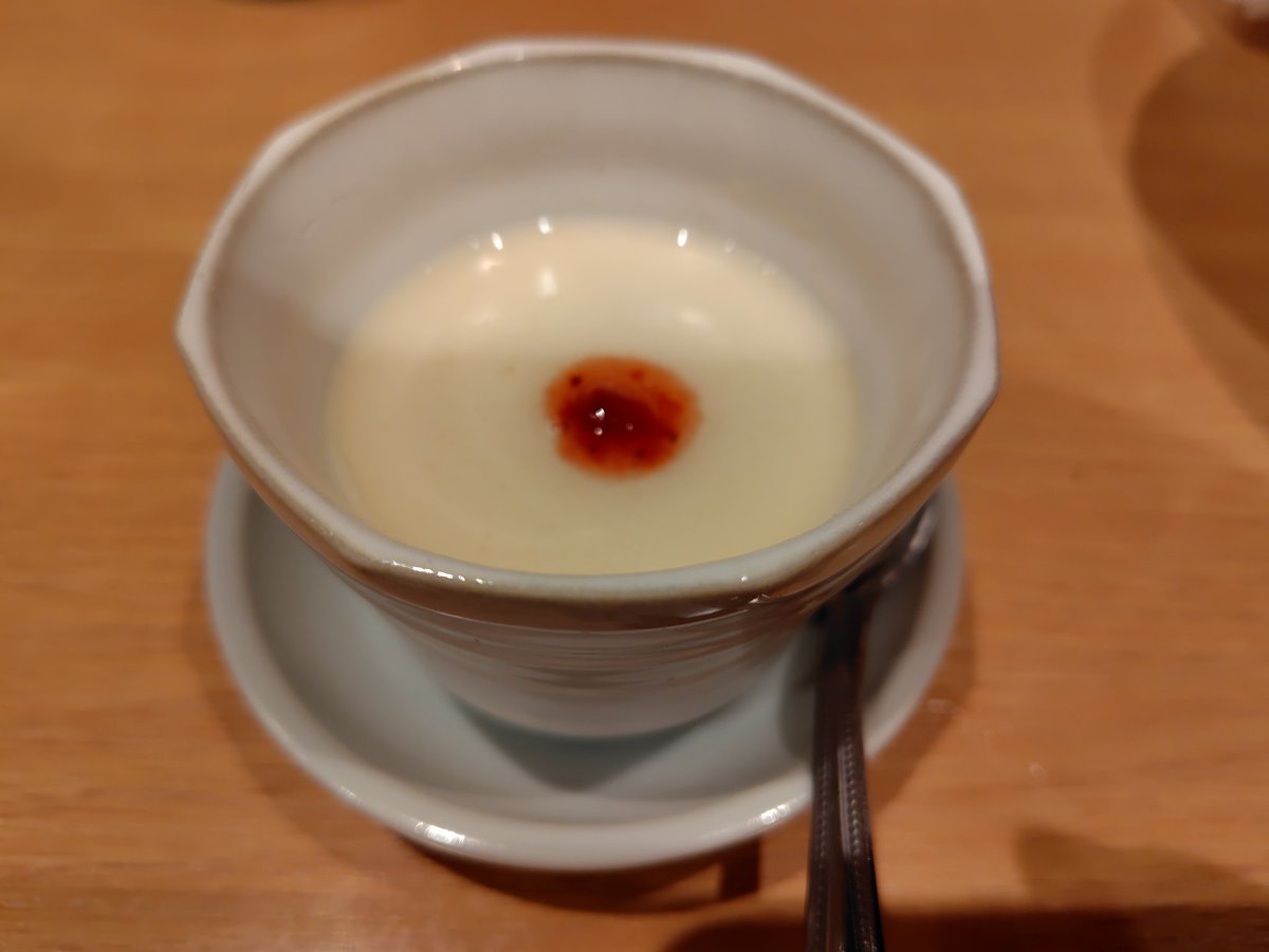 せたが屋 駒沢本店
 醤油生姜地鶏ラーメン
 自家製杏仁プリン

目白から駒沢へ移動
周辺に予定もあって
オススメされていた柔麺実食のため訪問
本来は背脂でオススメされてましたが
限定に手を出してしまいました
柔麺でも美味しくいただきました！
  
#せたが屋 #醤油生姜ラーメン