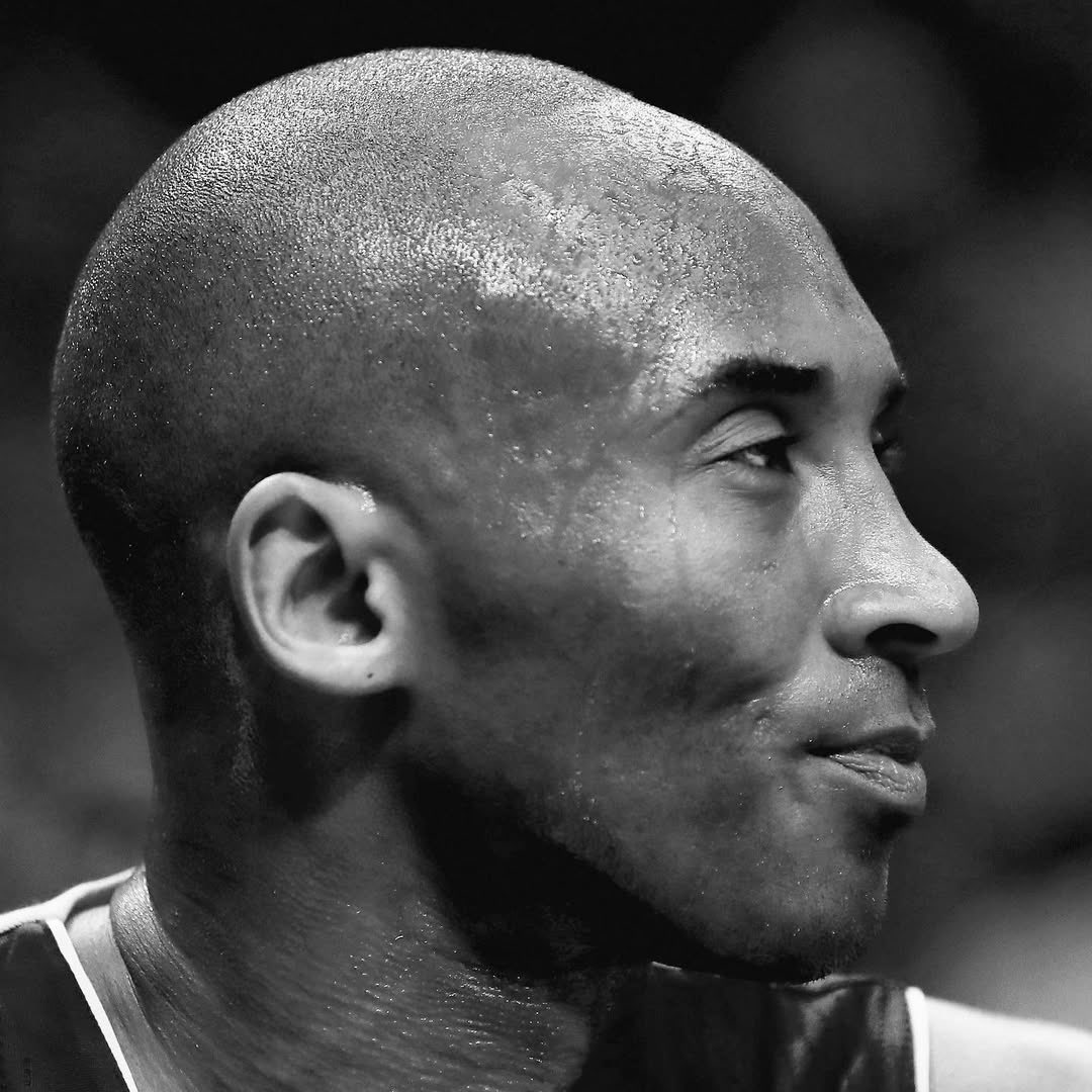 “The definition of greatness is to inspire the people next to you. It’s not something that lives or dies with one person. How can you inspire a person that then in turn inspires another person. That’s how you create something that lasts forever.” 🕊️

6 years ago we lost the great