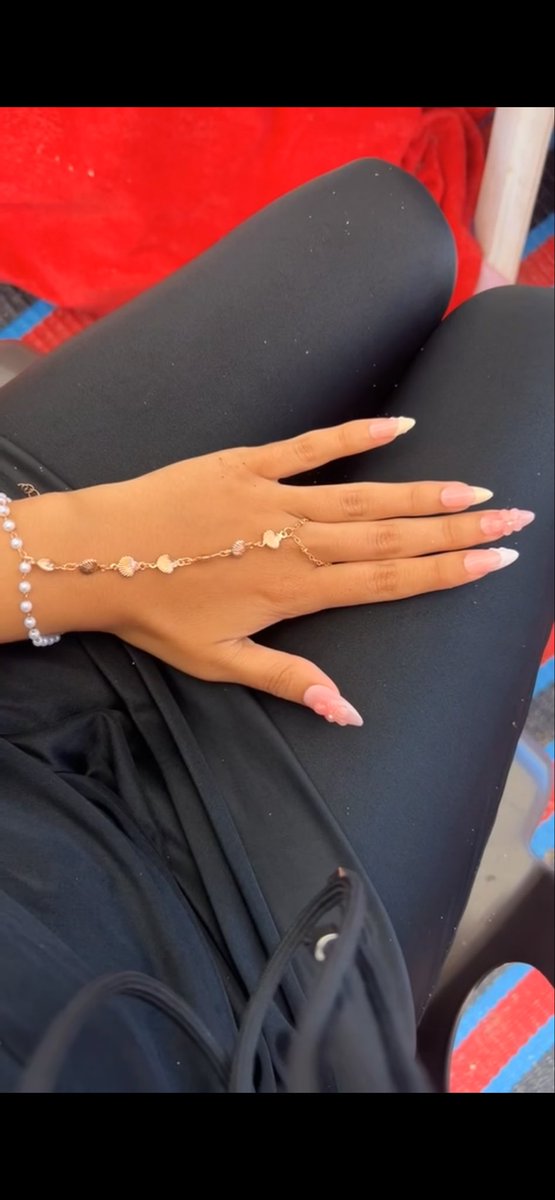 jsptrql's tweet image. J’att l’été juste pour refaire ce genre de pose 😩