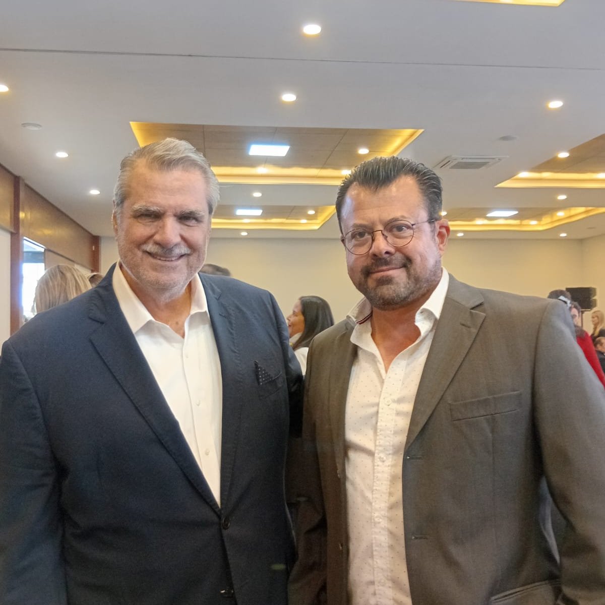 La Directora Regional, <a href="/luzavaldi/">Luz Adriana Valdivia</a>, y el Presidente de #CANIETIGto, <a href="/jsolalinde/">Jorge Solalinde</a>, asistieron al Foro Industrial del Bajío, de <a href="/concamin_bajio/">CONCAMIN Bajío</a> fortaleciendo la presencia institucional de la cámara y el vínculo con el ecosistema empresarial y gubernamental. 🤝