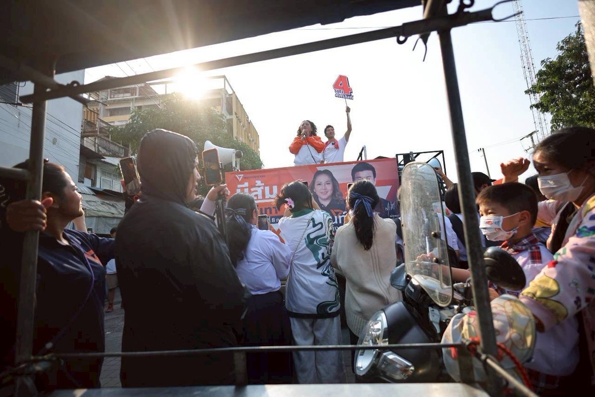 Thanathorn_FWP's tweet image. วันนี้ไปนครปฐม อบอุ่นคึกคักอย่างมาก ขอบคุณทุกท่านจากใจที่ยังเชื่อมั่นในพวกเรา ตั้งแต่อนาคตใหม่ ก้าวไกล มาถึงพรรคประชาชน ชาวนครปฐมมีแต่จะให้ความไว้วางใจเราหนักแน่นขึ้น มั่นคงยิ่งขึ้น ว่าเราจะเป็นผู้นำพาการเปลี่ยนแปลงมาให้ได้

ความไว้วางใจที่ทุกท่านวางไว้บนบ่าเรา…