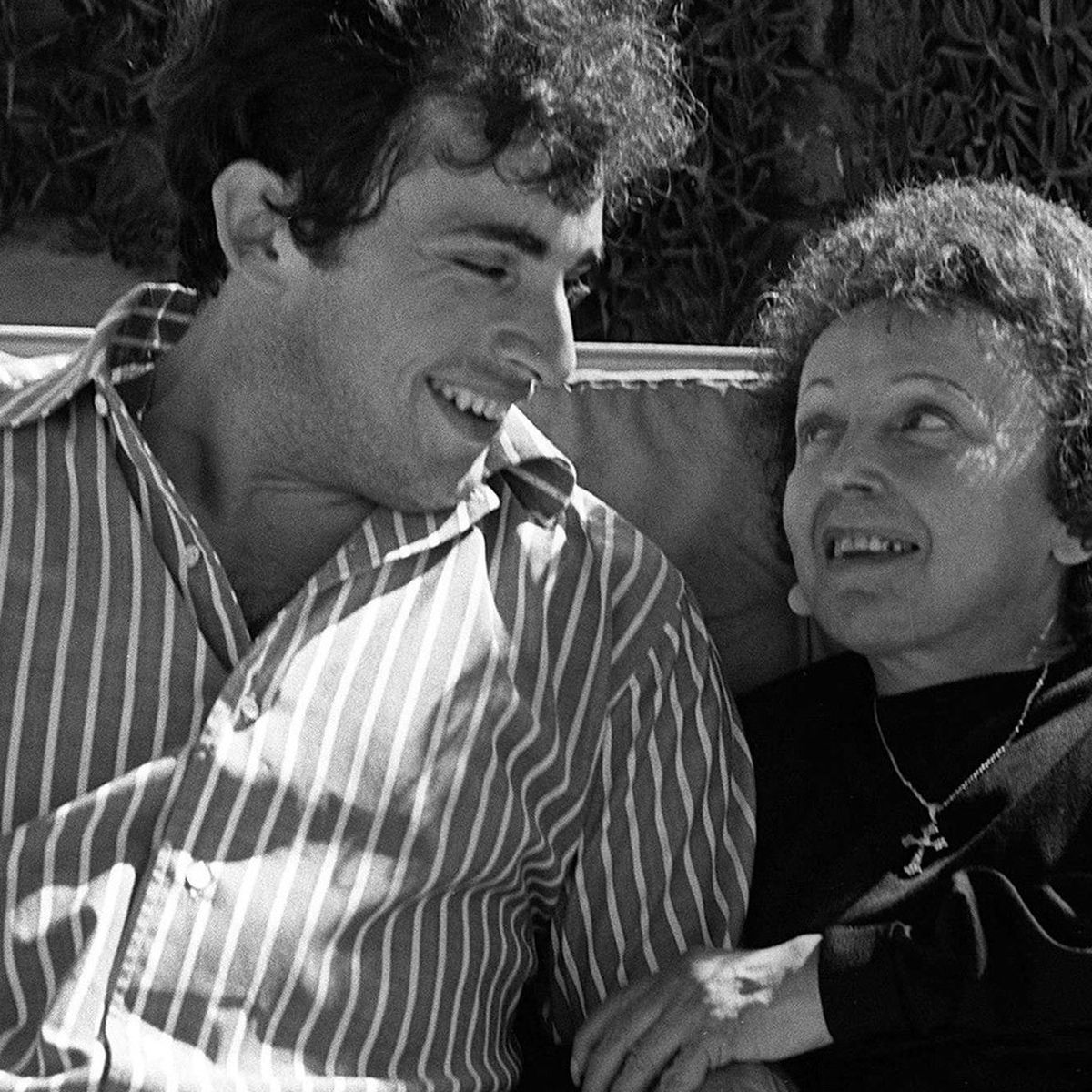 26 Janvier 1936:
Naissance, a Paris, en France, de Théo Sarapo, chanteur et acteur Français, d'origine Grecque.
Second mari de Édith Piaf (1915-1963)
Il interprète "À quoi ça sert l'amour" en 1962.
#théosarapo