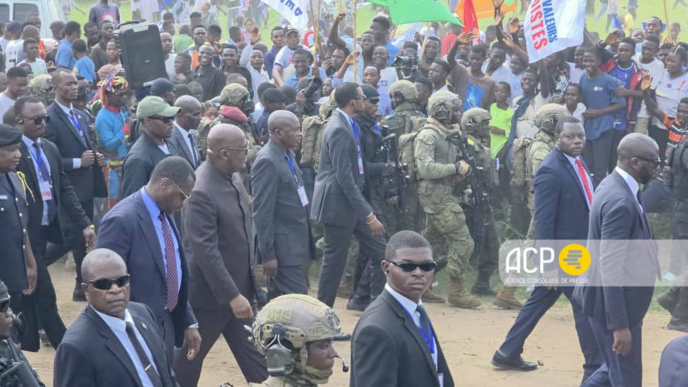PascalL5990's tweet image. #RDC Arrivée triomphale de Tshisekedi à #Kananga !
Entre ferveur populaire et marche à pied avec la population, le Président s’apprête à inaugurer l'Université de Kananga, symbole fort pour la jeunesse du Grand Kasaï. 
 #RDC #Tshisekedi #Développement
@Presidence_RDC @fatshi1