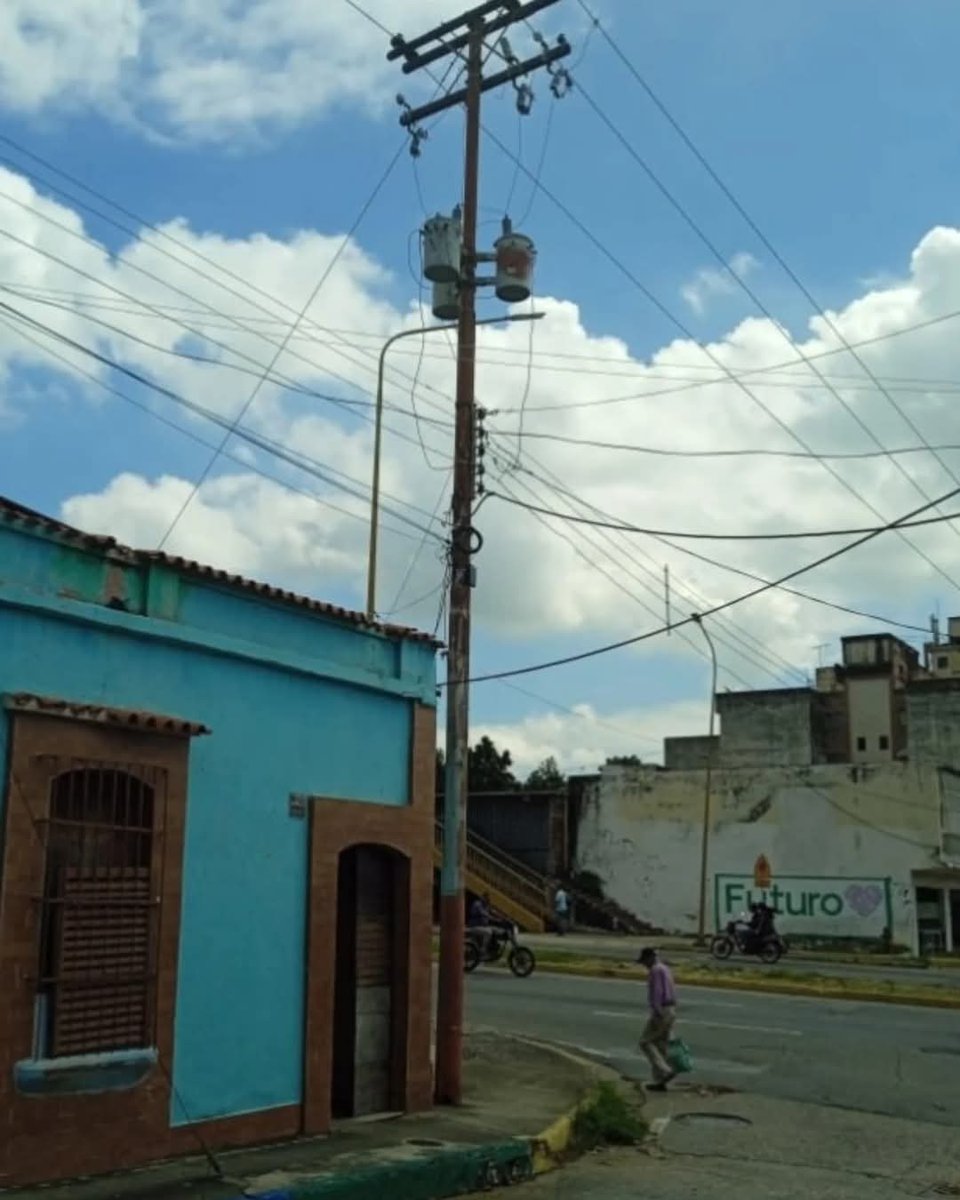 #Reportan #Usuarios de #ValenciaCentro, La Piedad, Calvario, Pastora y alrededores. Hoy, No hubo suministro de agua vía tuberías, grifos. | Atención <a href="/Hidrocentro2011/">HIDROCENTRO OFICIAL</a>.