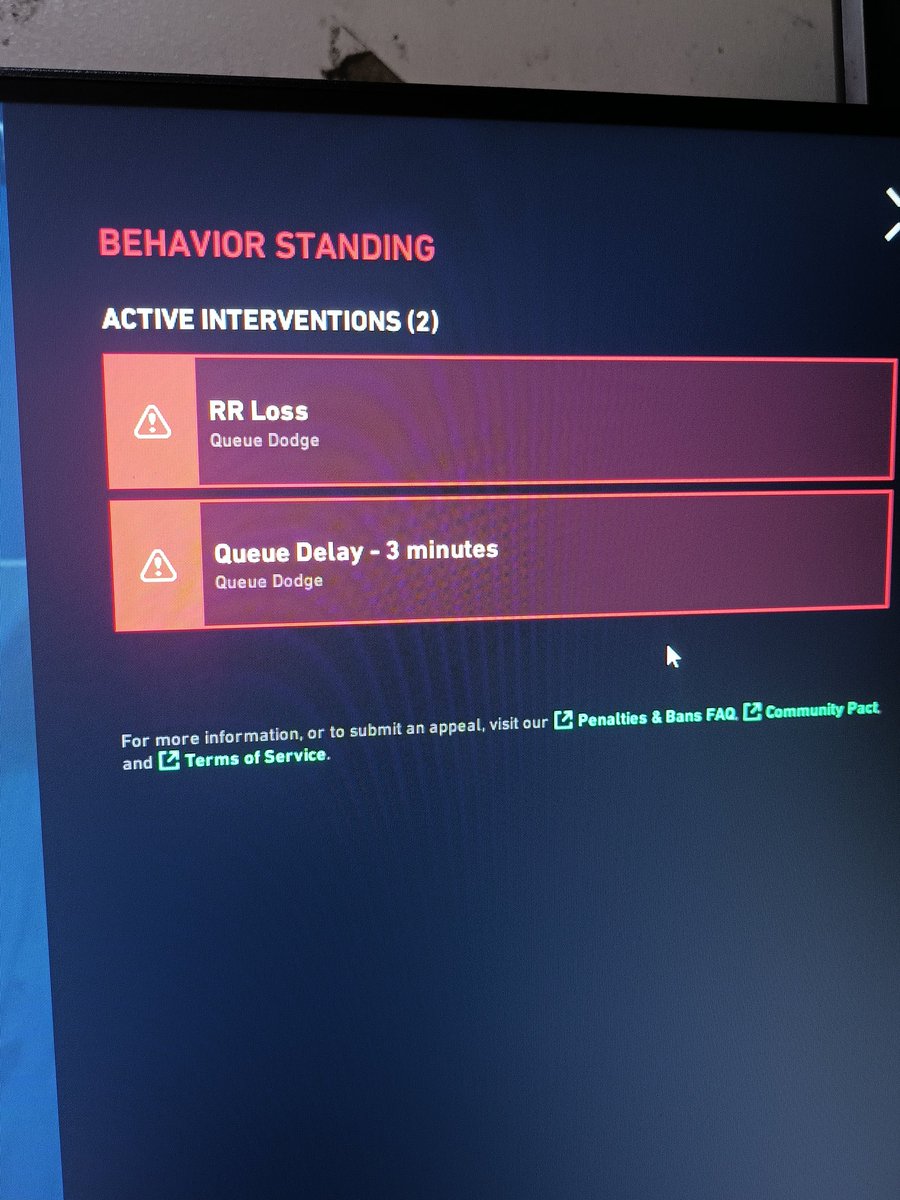 juyuuko's tweet photo. @VALORANT queue is bugging where i queue up a match, i select an agent but cannot lock in, noone else is hovering an agent and it marks as a dodge in my end even if I hover (cannot lock in) an agent :| https://t.co/o0sGjc6bQg