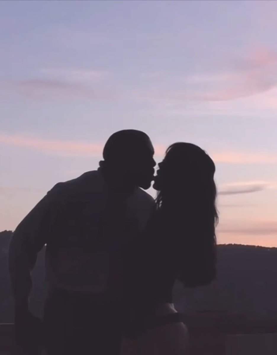 yzyjohnny tweet media