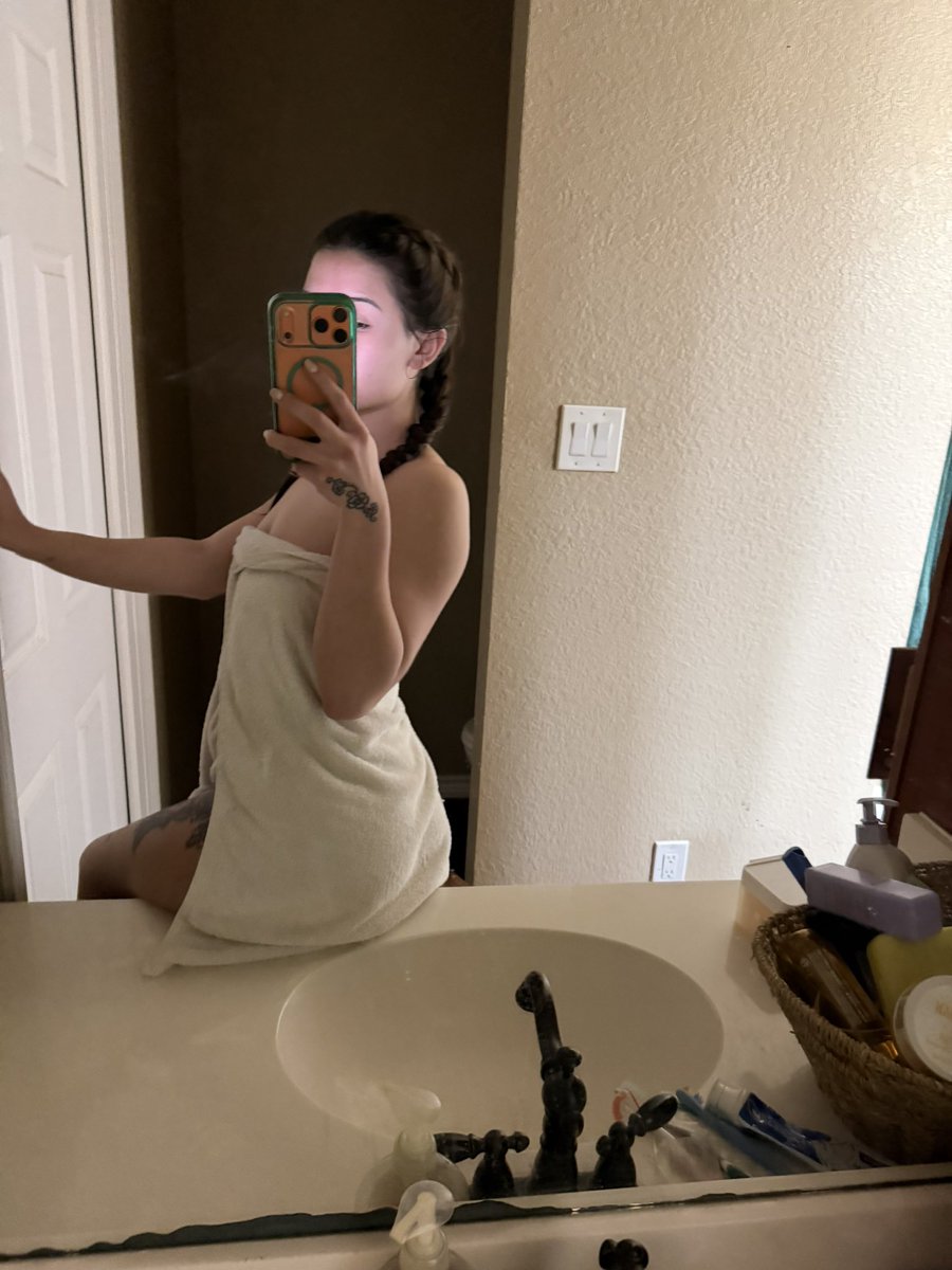 pinklicious69's tweet photo. Felt cute #mirrorselfies https://t.co/HzOLe3u7X3