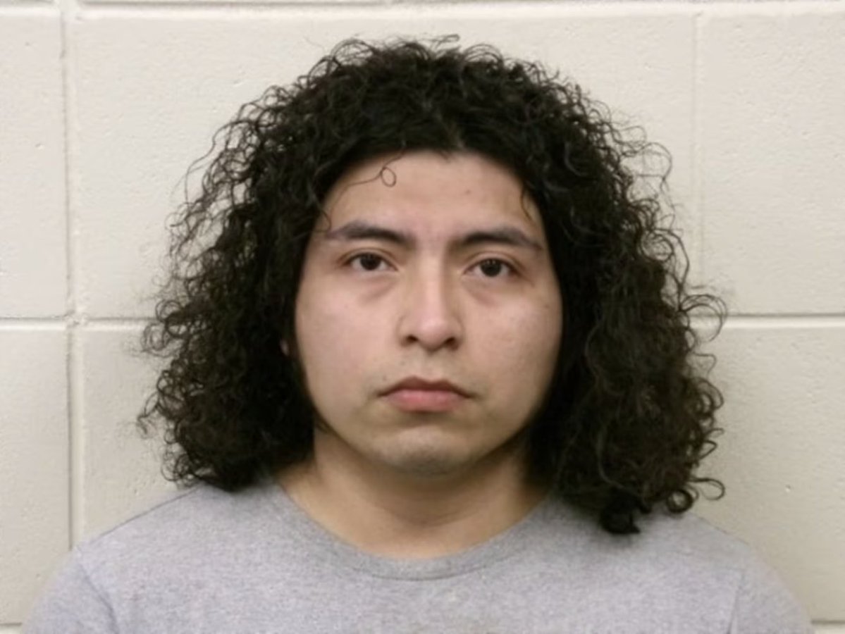 townhallcom's tweet image. REMINDER: Kenneth Moreno Guzman, an ILLEGAL ALIEN, forced his way through the back door of a Georgia mobile home &amp;amp; raped an 11-yr-old girl at knifepoint in a bedroom she shared with her 10-yr-old sister.

This happened last week. 

Did a SINGLE leftist care?