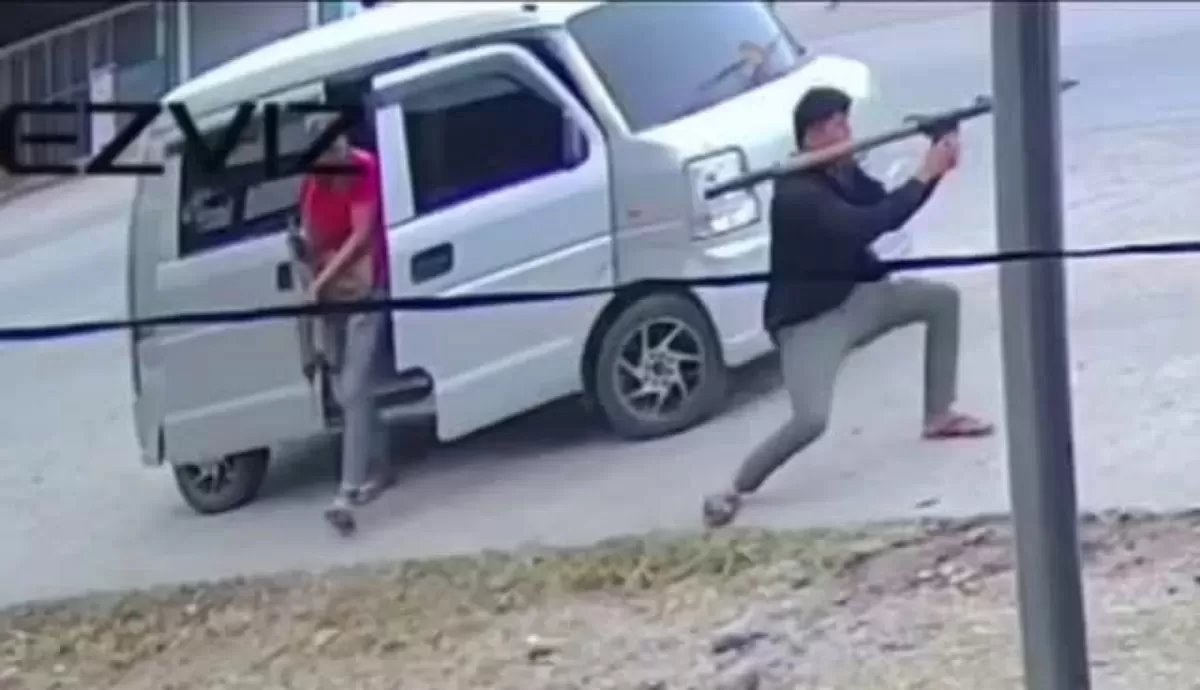 필리핀에서 RPG를 이용해 시장 암살 시도 fmkorea.com/9424438214 

80년대 만화에서나 나올 시츄가..