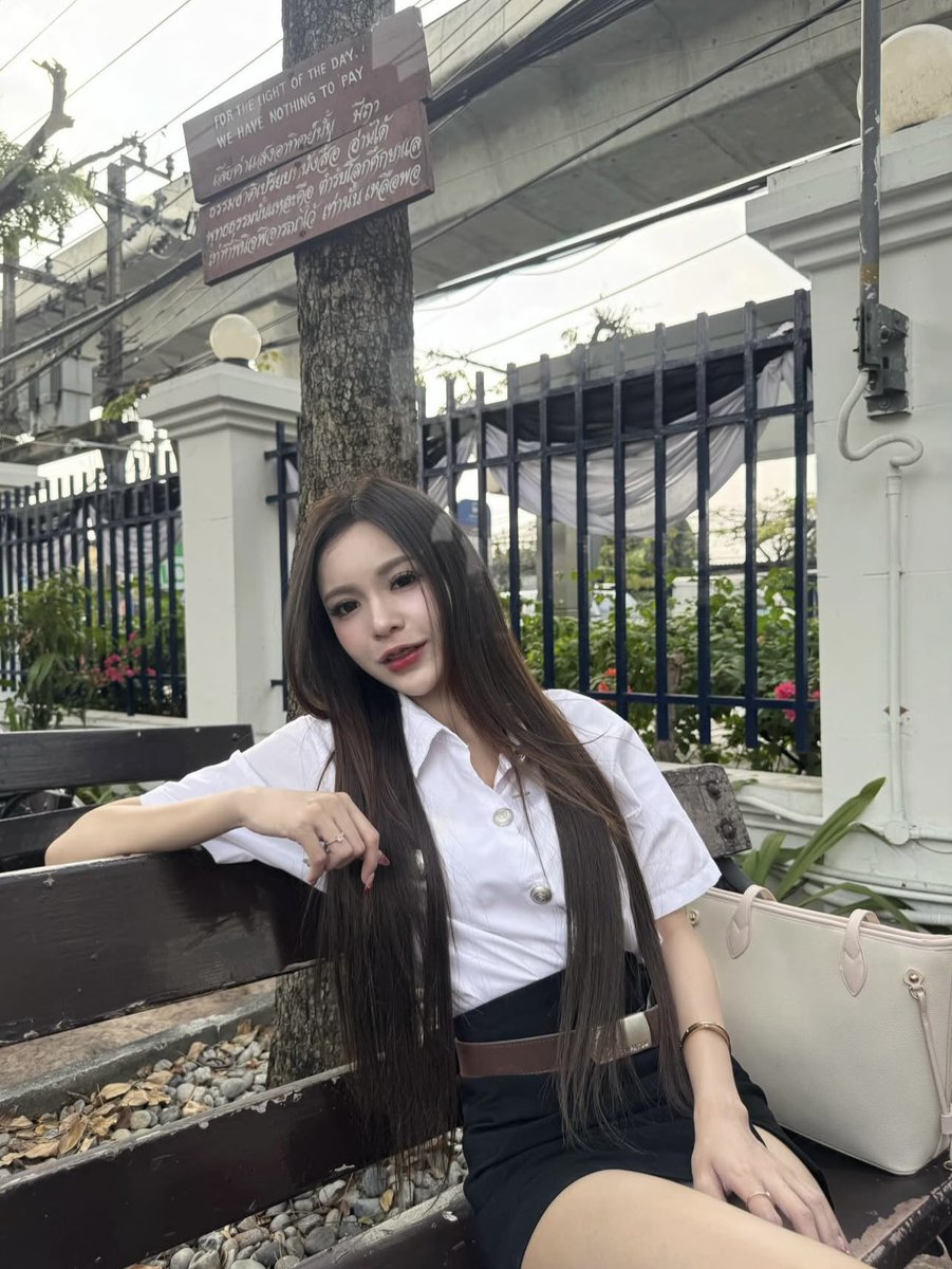 “ไม่สวยให้เธอต้องเหลียว แต่มีความเสียวให้เธอได้ลอง”