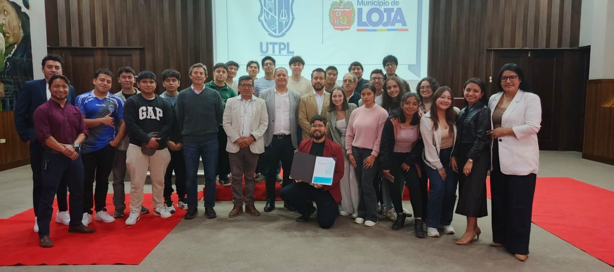 🧵1/2

Hoy se participamos en el <a href="/MunicipioDeLoja/">Municipio de Loja</a> en la presentación y entrega del informe académico sobre el plan piloto para la elección de la directiva del barrio Zamora Huayco, elaborado por estudiantes de las carreras de Economía, GovTech y Administración Pública de <a href="/utpl/">🎓 UTPL</a>.