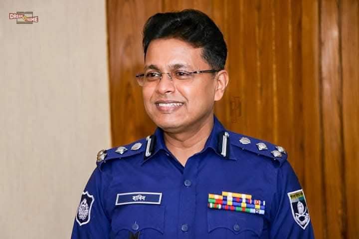 মানিনা মানবোনা ,,,
আল্লাহ ভরসা কাকু সাধারণ মানুষের দোয়া আছে আপনার সাথে। এই বাংলার মা মাটি প্রকৃতি আপনার সাথে আছে। আপনার কিছু হবে না আল্লাহ আপনার সহায় হবে। খুব ভালোবাসি আপনাকে