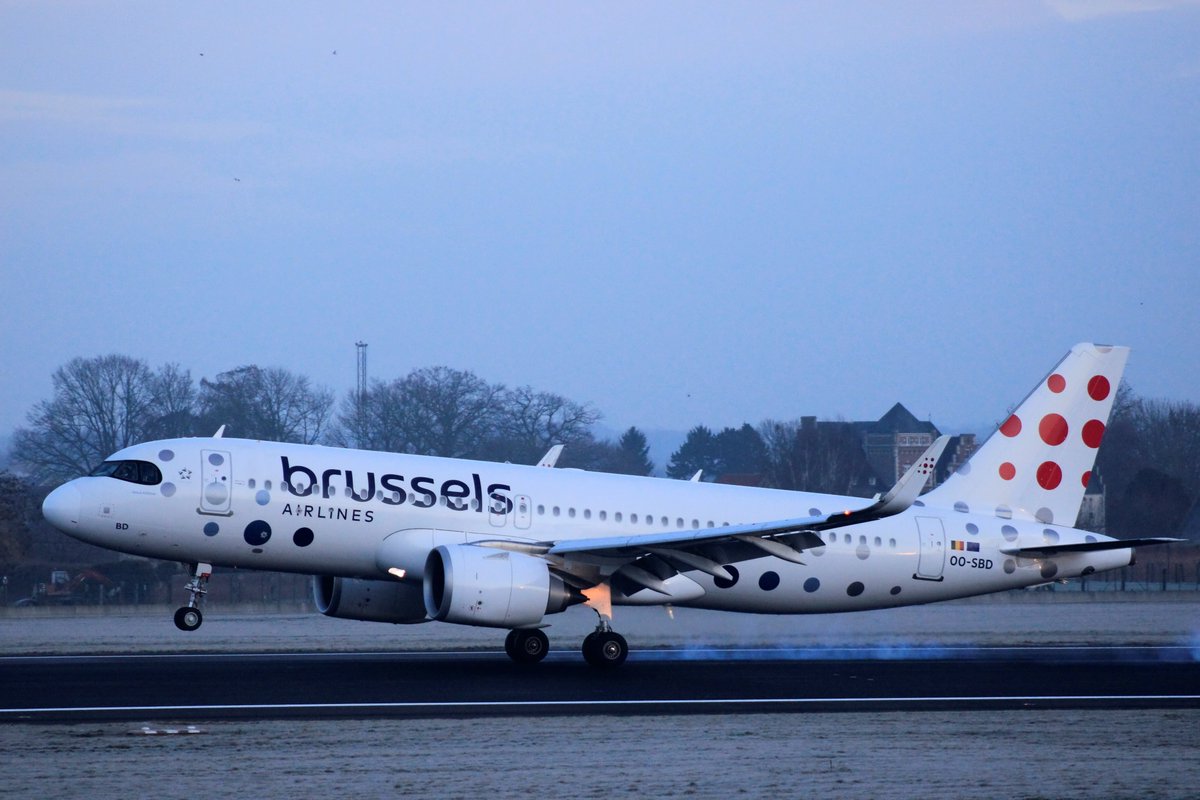 Vlieger202's tweet photo. ook op zondagen bij zonsopgang is het steeds genieten van de #luchtvaart op @BrusselsAirport 

My place to relax ♥️✈️ https://t.co/WBCt2kHsdo