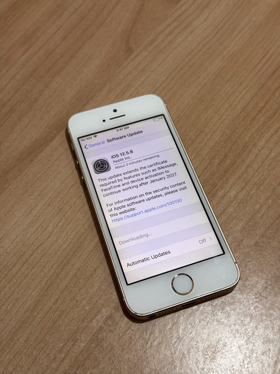uhh guys

my THIRTEEN year old iPhone just got an update

how on earth is Apple still developing software for a phone that came out in 2013 this is crazy