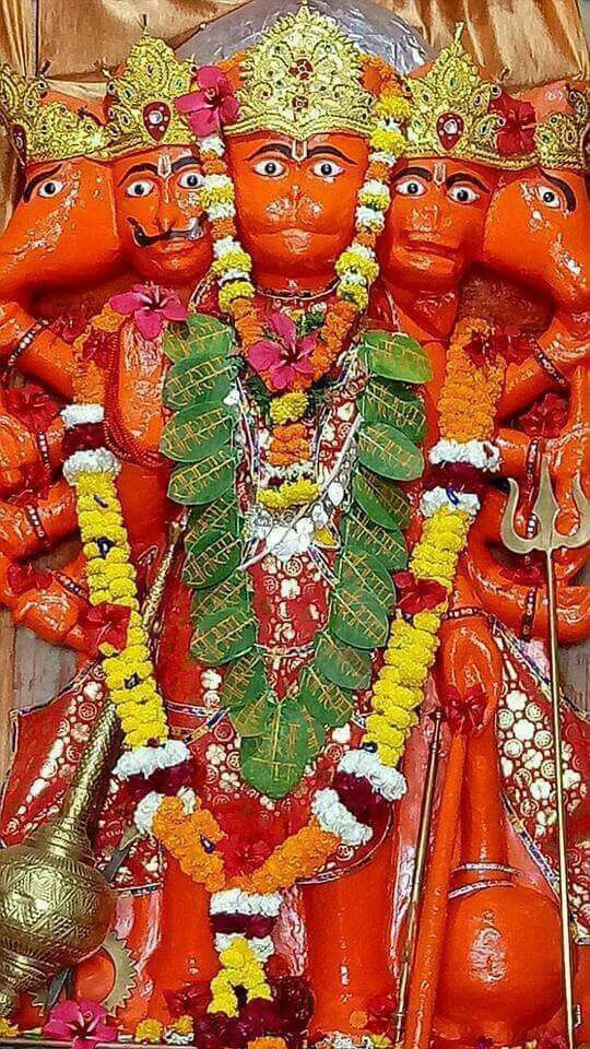 पंचमुखी हनुमान बल, बुद्धि और भक्ति के प्रतीक,
हर दिशा से रक्षा करें, संकट हों जाएँ क्षण में तिरोहित। 🙏🚩