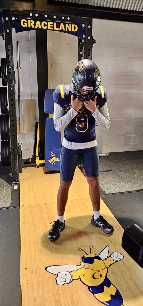 EisaChoudhry's tweet image. Big thank you to @coachMeJelly for the OV invite to @GracelandFB! Campus and team were great, learned a lot and loved the experience. Appreciate @CoachStaback for spending time with me and my dad. Go Jackets! @CoachDBO_GU @TheGodfather_O @Coach_jakehill @StayHowlin…