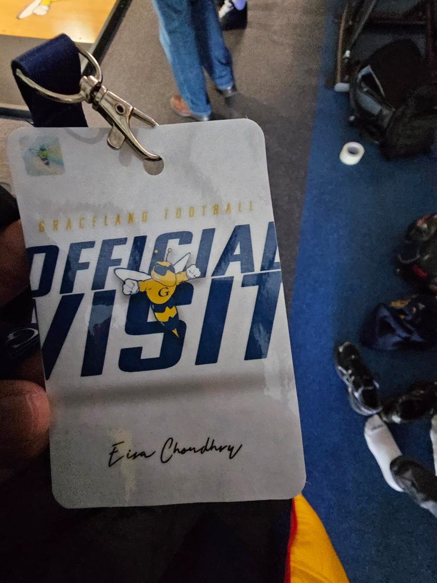 EisaChoudhry's tweet image. Big thank you to @coachMeJelly for the OV invite to @GracelandFB! Campus and team were great, learned a lot and loved the experience. Appreciate @CoachStaback for spending time with me and my dad. Go Jackets! @CoachDBO_GU @TheGodfather_O @Coach_jakehill @StayHowlin…