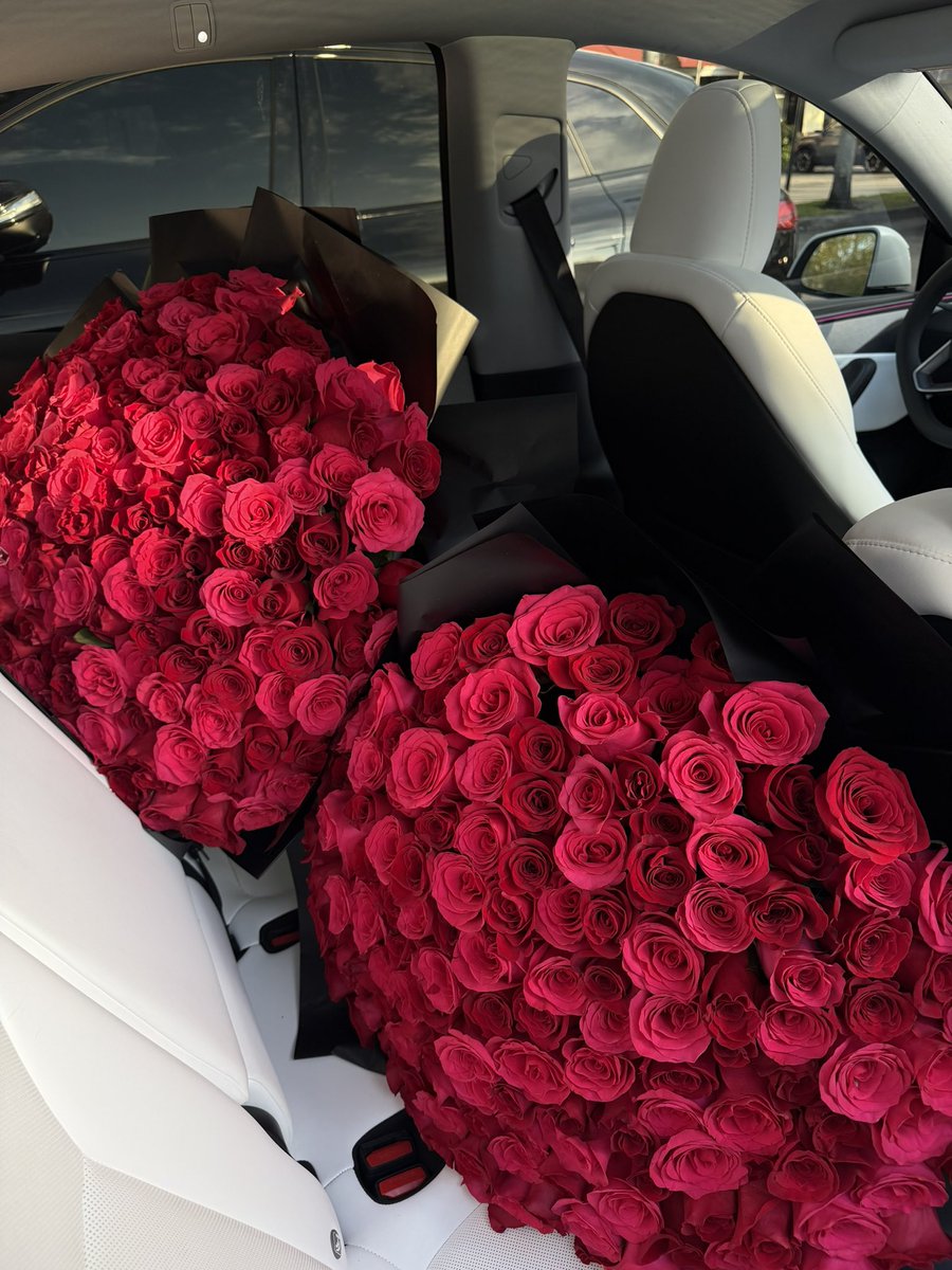 BabydollBee__'s tweet image. im literally the luckiest girl, i have the sweetest man on earth omgggg im cryinggggg ahhhh🥹💕