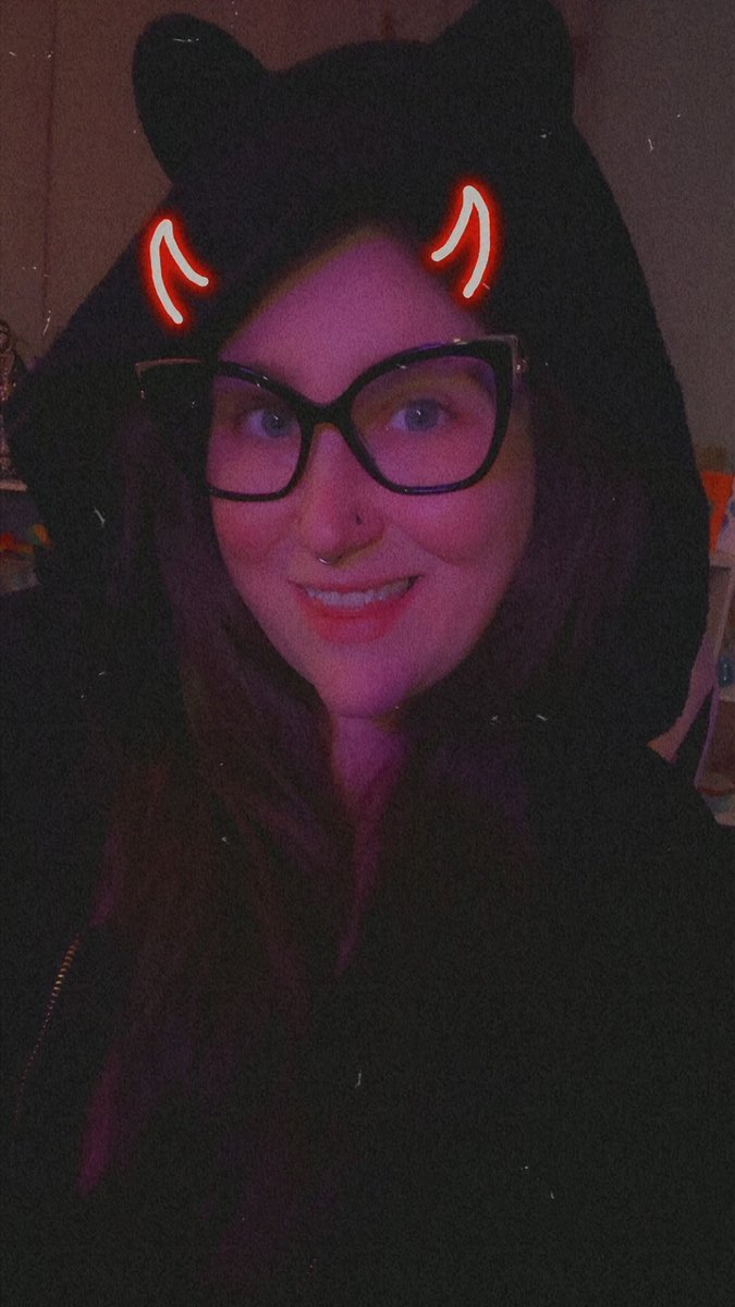 Just a girl going into the fog on a Monday #DeadbyDaylight #dbd #twitchstreamergirl  twitch.tv/rogue_rivers