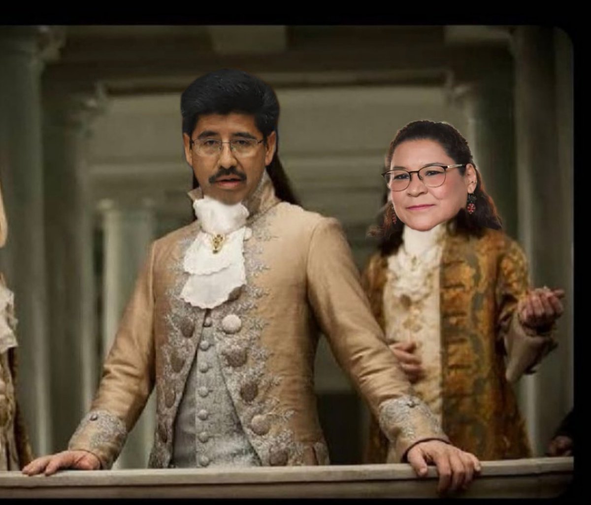 sinuhedotcom's tweet image. -¿Ya llegaron nuestras togas indígenas de 24 mil?-

-¡Apúrense, hijos de su reputísima madre!-