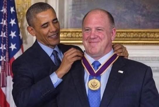 F355Spyder_'s tweet image. I vote that upon his arrival in MN, Border Czar Tom Homan wears his Presidential Rank Award that Obama gave him 24/7 and that is it visible at all times.