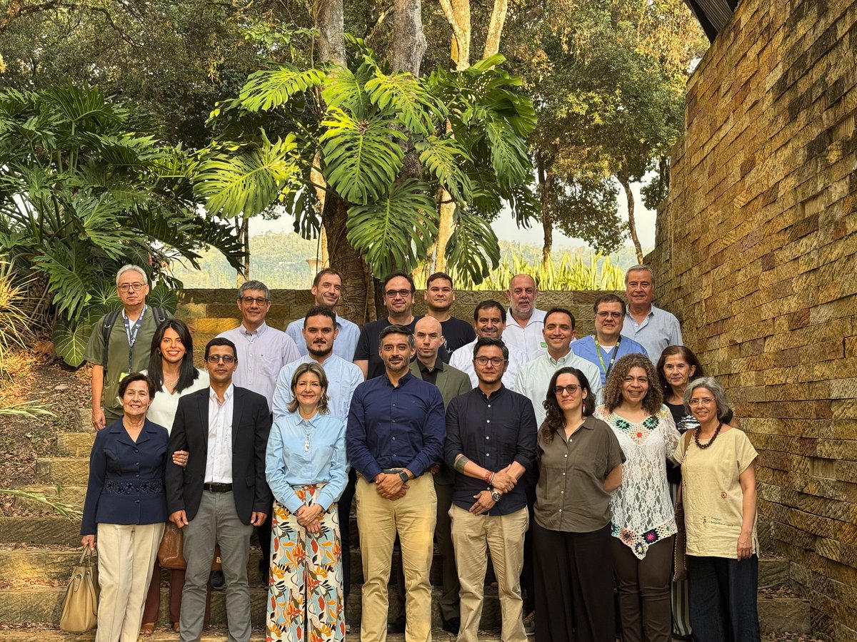 UIS's tweet photo. ¡Seis nuevos profesionales fortalecen nuestra planta profesoral!

En la sala Jorge Zalamea se realiza la posesión de seis profesores que se integran a la Escuela de Química, el Departamento de Educación Física y Deportes, la Escuela de Idiomas, la Escuela de Trabajo Social, el Departamento de Cirugía y la Escuela de Biología. ¡Bienvenidos! 📚😍
