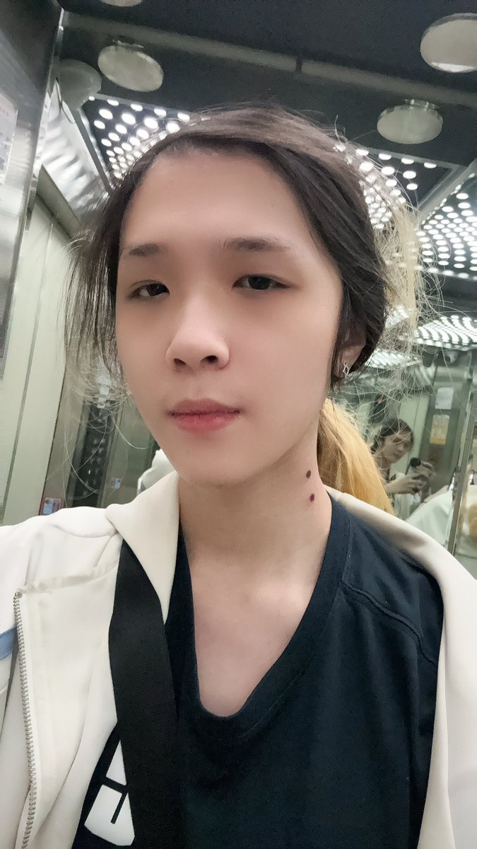 SheepValentine_'s tweet photo. 刺青了
以後我可以說自己被吸血鬼咬過了 https://t.co/tmEH3R72Vd