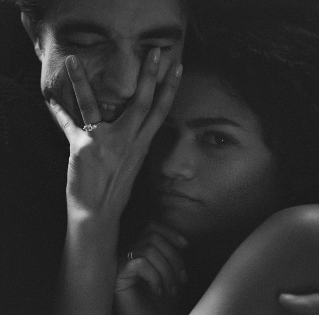 TheCinesthetic's tweet photo. Zendaya and Robert Pattinson photographed by Norman and Blake for THE DRAMA 📸 https://t.co/Hr0O6fEHS1