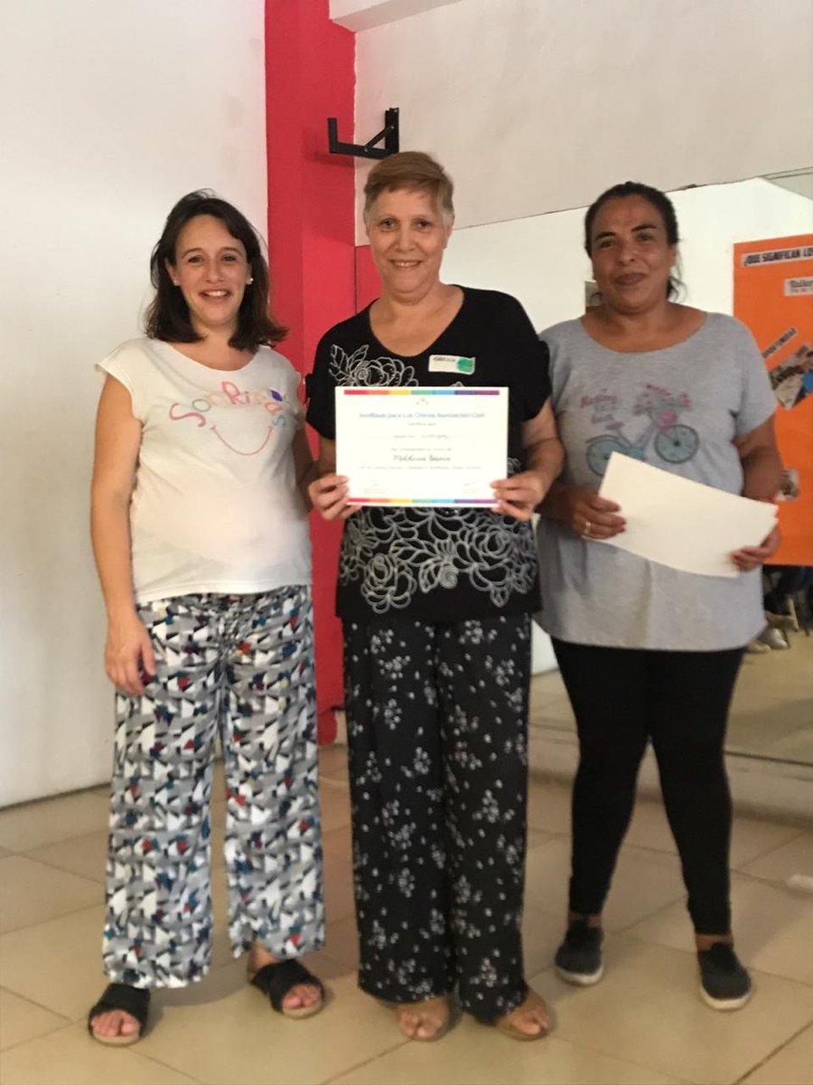 marianoobarrio's tweet photo. VAMOS CON UN MENSAJE LINDO

VUELTA AL COLE!!!

MOCHILAS Y CARTUCHERS SUPER ECONÓMICAS!!!

En la ONG Sonrisas, de Esteban Echeverria, 6 mujeres capacitadas en sus cursos armaron un taller (fotos) producir para “LA VUELTA AL COLE” mochilas de $8000 y cartucheras de $1800. Su presidente Martín Ferreyra invita a empresas o instituciones que quieran comprarlas para donar, entregar a sus empleados o vender se pongan en contacto con:

SONRISASPRODUCE@GMAIL.COM

GUADA: 11 58981627

(adjuntar este posteo)

Cada interesado puede acordar con Guada las cantidades y las características de los productos para darle trabajo a estas seis titanas de la ONG Sonrisas https://t.co/TyFcBWug1Z de las que más trabaja con el Movimiento por los Valores de la Argentina https://t.co/33xWVlGxzU

El IG de Taller Sonrisas es https://t.co/e3dIWaFKV7

Ojalá la iniciativa sirva para todos!

Muchísimas gracias! Si te gustó dale RT
