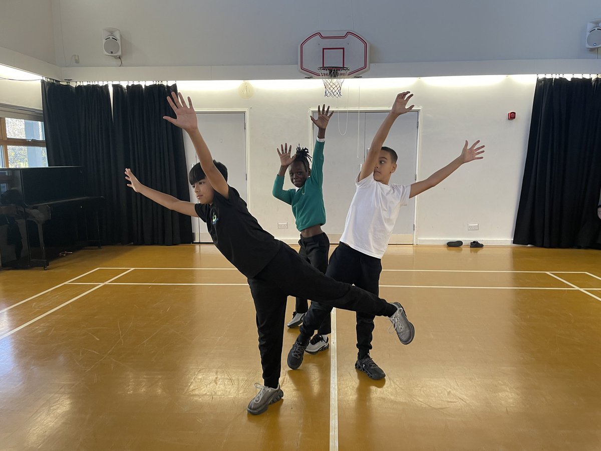 IROKOtheatre's tweet photo. The IROKO Rhythms of Resilienceproject supports 120 disadvantaged children through African drumming, singing & movement, boosting wellbeing, teamwork and confidence. Thanks to @RoyalDocksTrust.
@GallionsSchool, @GallionsMusic, #EWPS https://t.co/vUvjPlh6i1
