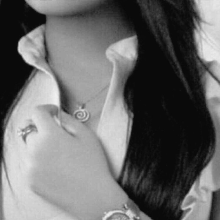 #بعد_منتصف_الليل 

تخيل وسط طوفان المشاعر ضاع مجدافي