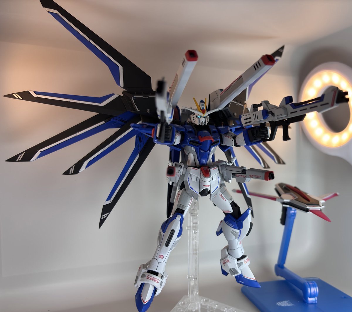 fatejtm's tweet image. #ライジングフリーダムあつまれ
もう二周年なんですね…
時の流れは残酷です😱
私は劇中だとライジングフリーダムガンダムが1番すきです！
ビームサーベルの殺陣カッコよかた！
#SEEDFREEDOM 
#ガンプラ好きな人と繋がりたい 
#ガンプラ初心者