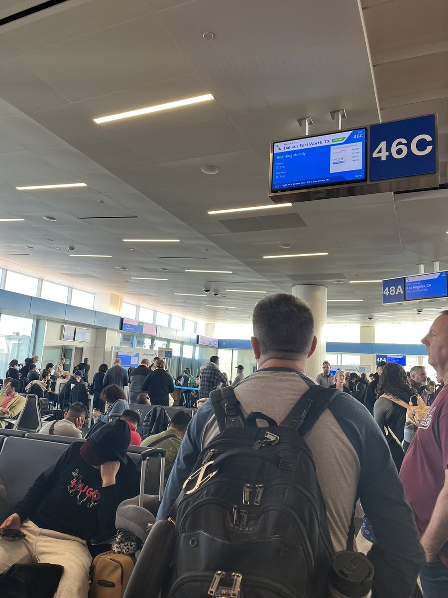 lee_lee033's tweet image. LAX is packed ! Been here since 6 am. Thank God for free breakfast and lunch and naps 

#winterstorm
#delay 
#LAX