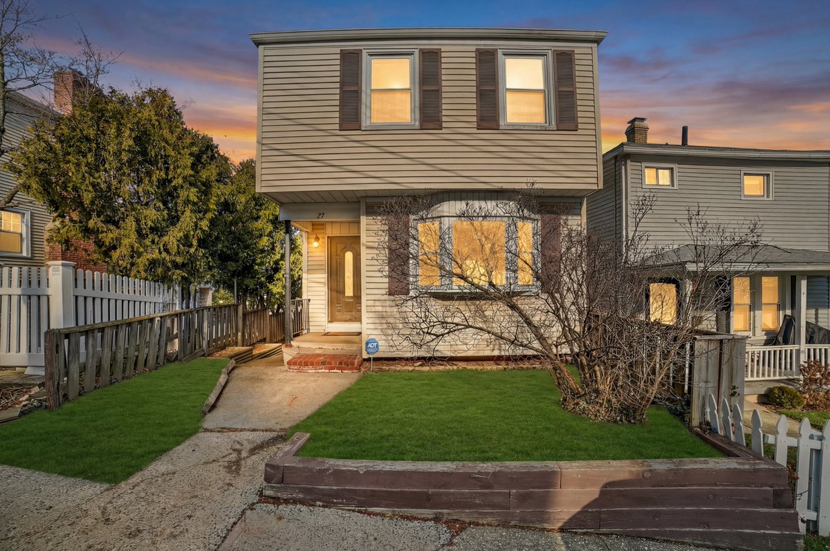 SandraGenaro2's tweet photo. 🏡 New on the Market in Dobbs Ferry! ✨
🌟 Charming historic home built in 1890, full of character and ready for your personal touch! #genarorealestateteam #dobbsferry #westchestercounty #nyrealestateagent #nyrealestate #nyrealtor
More ℹ️: https://t.co/3EchBPo6EA https://t.co/77iWmmBvL0