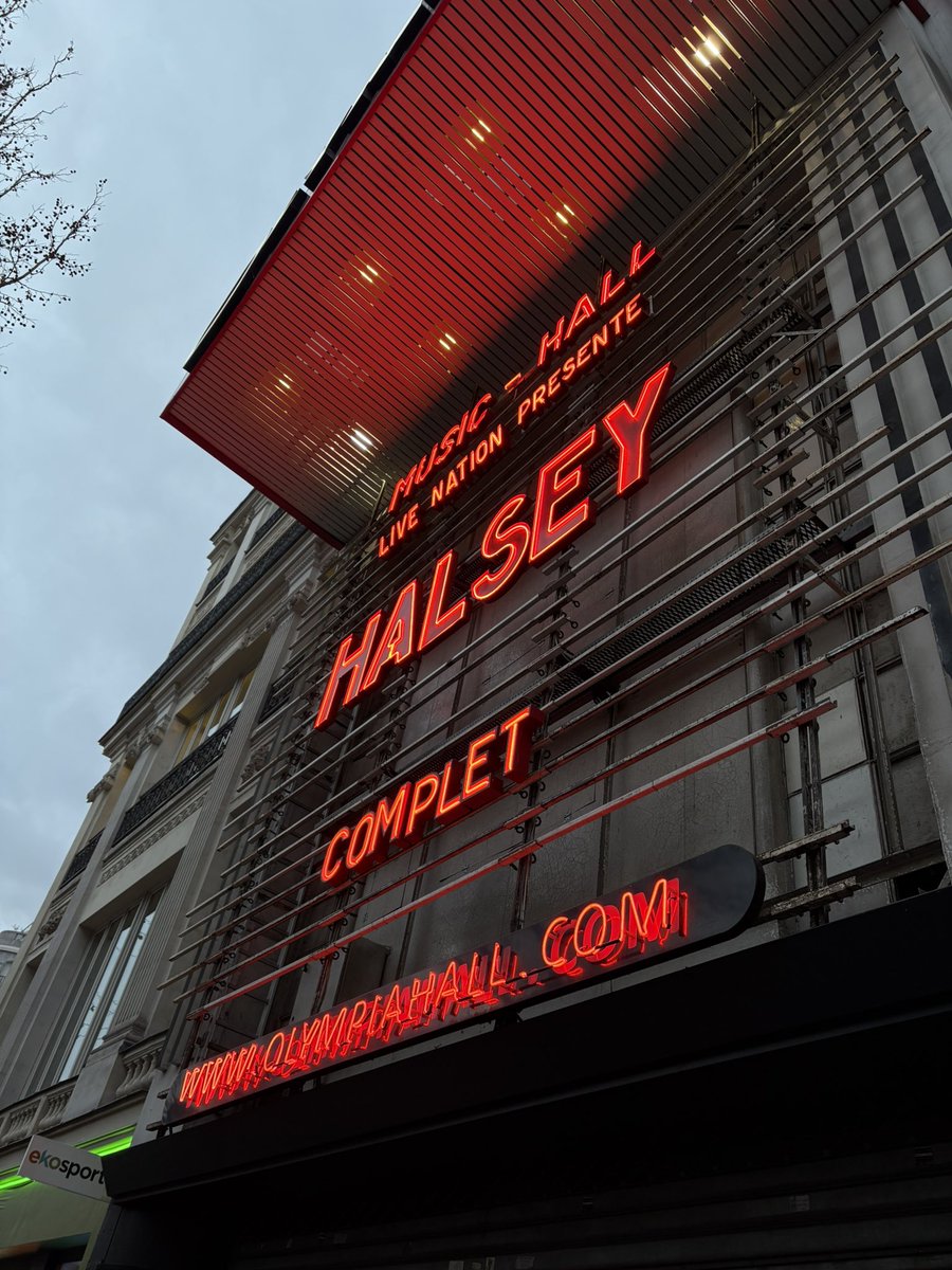 ilo_bee's tweet image. thank u for everything halsey 🩵🩵