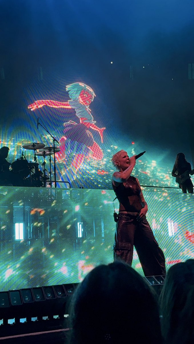 ilo_bee's tweet image. thank u for everything halsey 🩵🩵