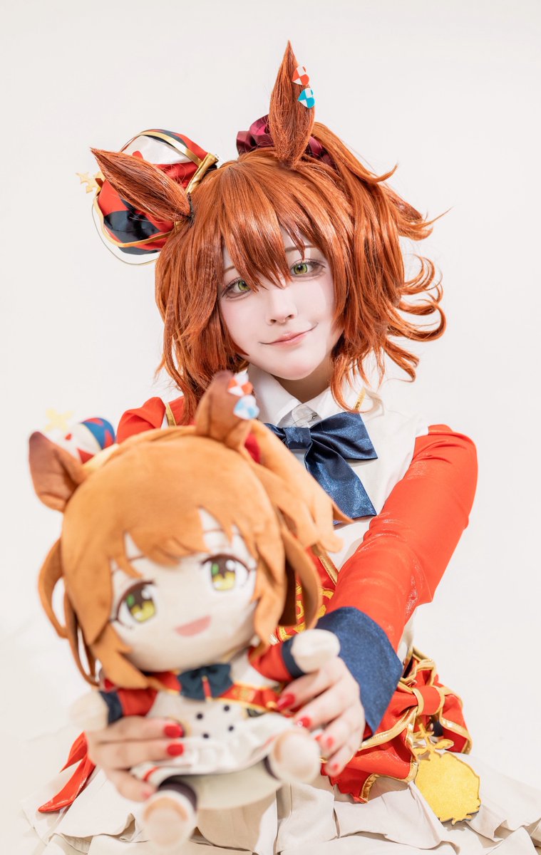 コスプレ * cosplay
アストンマーチャン/ウマ娘

       ┈┈┈┈┈┈┈┈┈┈┈┈┈
       一家に一体、マーちゃん人形。
   トレーナーさんのお宅には2体以上
     在庫も含め、管理をお願いします。
       ┈┈┈┈┈┈┈┈┈┈┈┈┈

📸：やーさん(<a href="/yar_cam0920/">やー@ラグコス？</a>)
 #umamusumecosplay