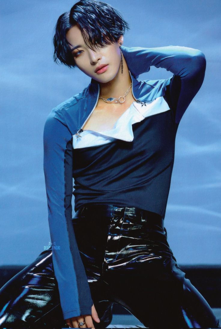 hwallazziaa's tweet image. Sh on his knees is something different man