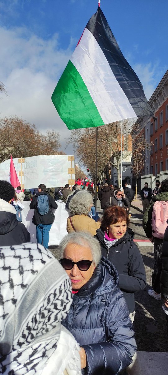 Ayer nos manifestamos desde el Ministerio de Exteriores hasta la embajada yanqui en contra de sus ataques imperialistas contra el pueblo palestino y el venezolano.

Es el deber de la clase trabajadora enfrentarse a cualquier imperialismo.

¡VIVAN PALESTINA Y VENEZUELA LIBRES!